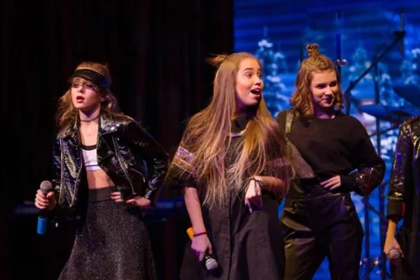 performing kids